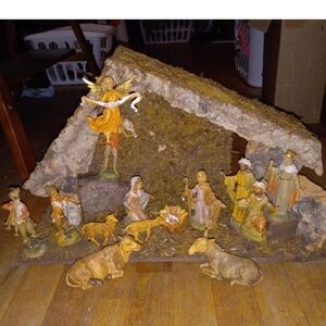 Vtg 16 Piece Nativity Set Made in Italy Silent Night Music Box